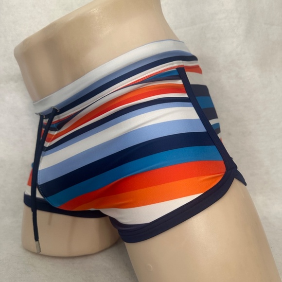 2xist Square Cut Swimsuit Small Gently worn 84% polyester/16% spandex - Picture 2 of 6